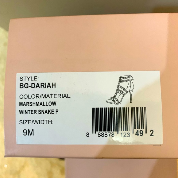 🔮FREE SHIPPING BCBG Dariah Heels Silver Embossed Snake Print Size 9🔮 - Picture 5 of 7